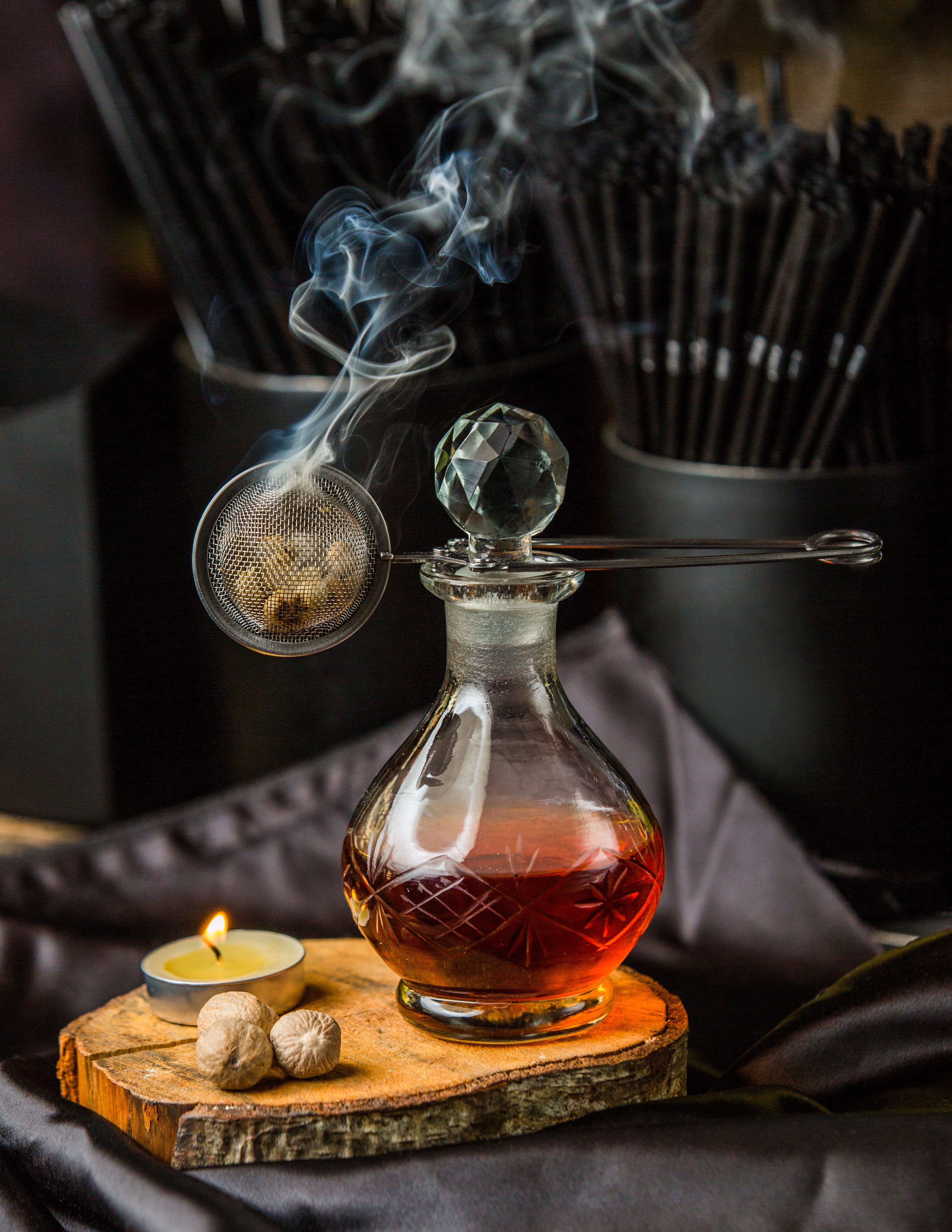 Oud vs Floral: Which Fragrance Suits You?